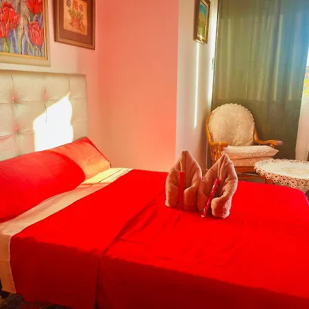 Guest house Art House *