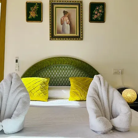 Guest house Art House *